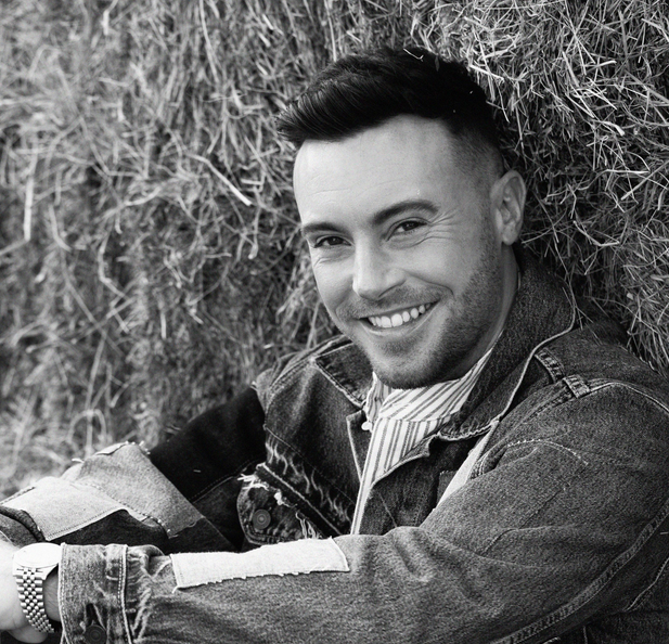 Irish superstar Nathan Carter to tour new show across UK stages with